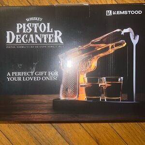 New pistol decanter set w /glasses